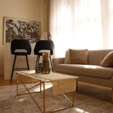 2bdr Balcony With Optional Garage Near Parliament Budapest
