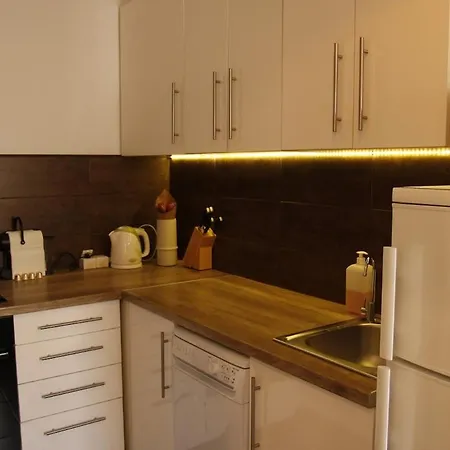 2bdr Balcony With Optional Garage Near Parliament * Budapest