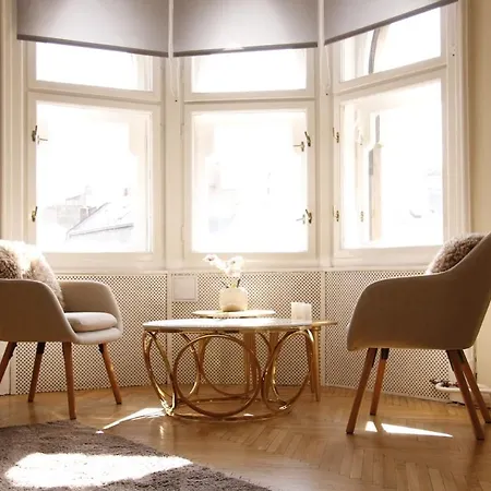 2bdr Balcony With Optional Garage Near Parliament Budapest