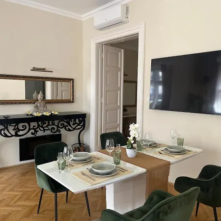 Apartment 2bdr Balcony With Optional Garage Near Parliament *