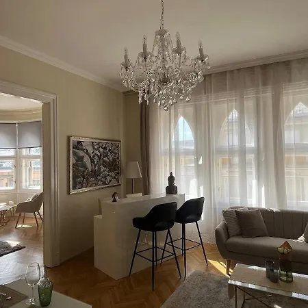 2bdr Balcony With Optional Garage Near Parliament Apartment Budapest