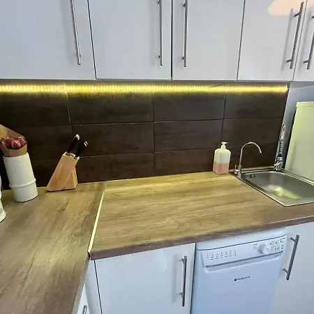 2bdr Balcony With Optional Garage Near Parliament Apartamento *