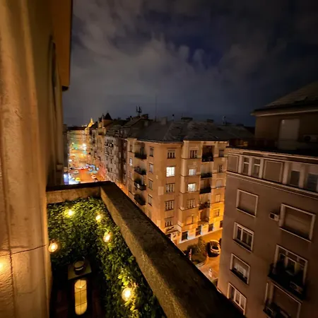 Apartment 2bdr Balcony With Optional Garage Near Parliament *