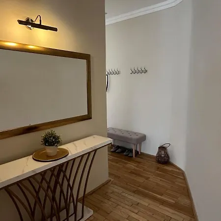 2bdr Balcony With Optional Garage Near Parliament * Budapest