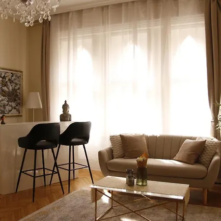 2bdr Balcony With Optional Garage Near Parliament * Budapest