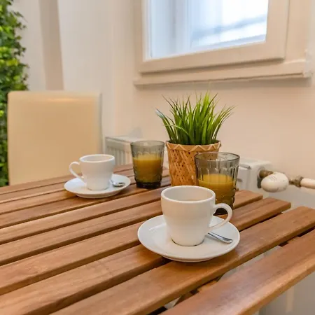 2bdr Balcony With Optional Garage Near Parliament Budapest