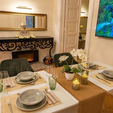 2bdr Balcony With Optional Garage Near Parliament Apartamento