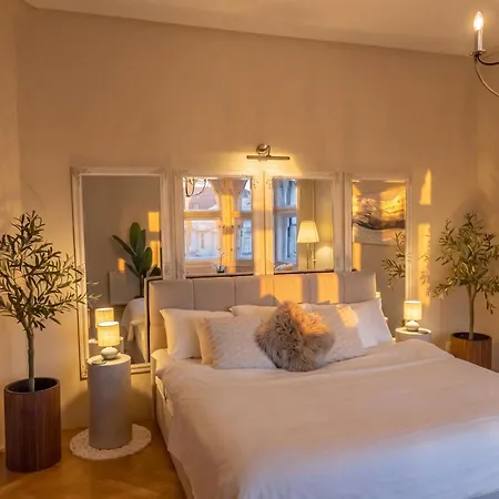 2bdr Balcony With Optional Garage Near Parliament Budapest
