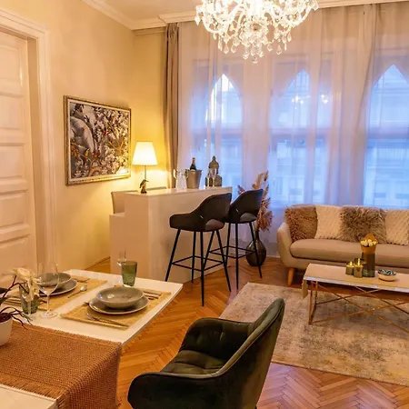 Apartamento 2bdr Balcony With Optional Garage Near Parliament *