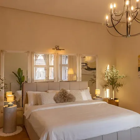 2bdr Balcony With Optional Garage Near Parliament Budapest