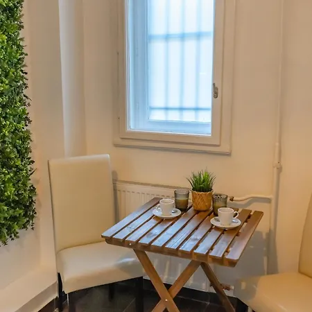 2bdr Balcony With Optional Garage Near Parliament Apartamento Budapest